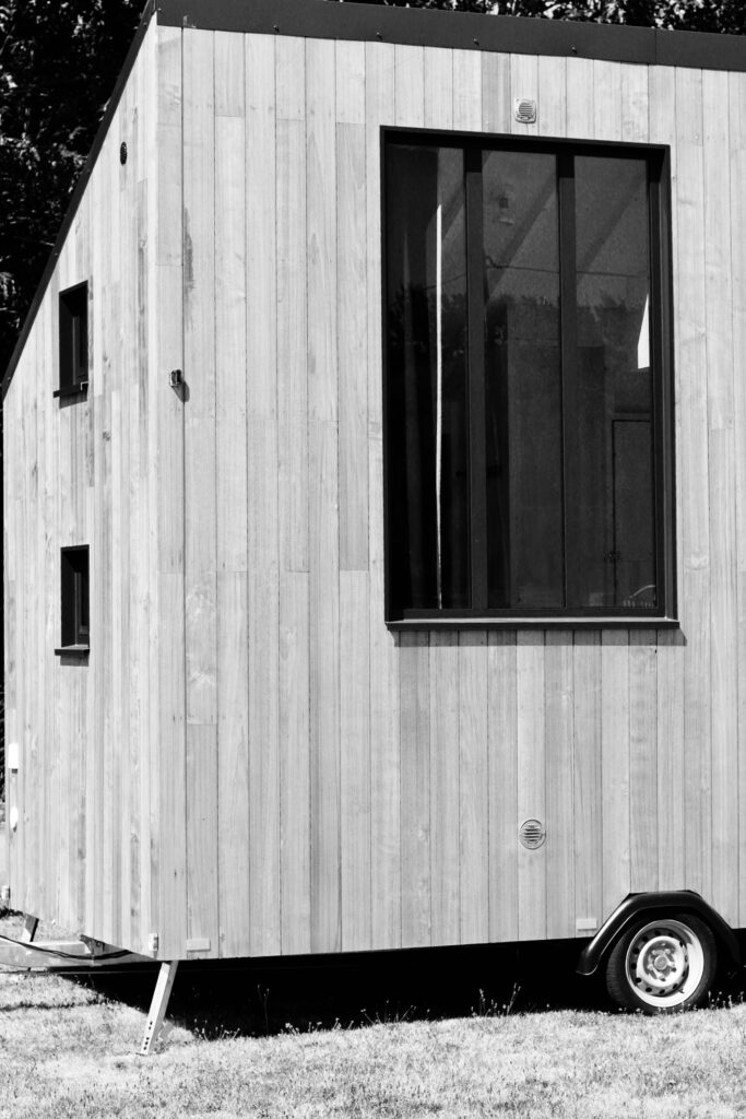 Studio mobile TYMUP en bois sur remorque